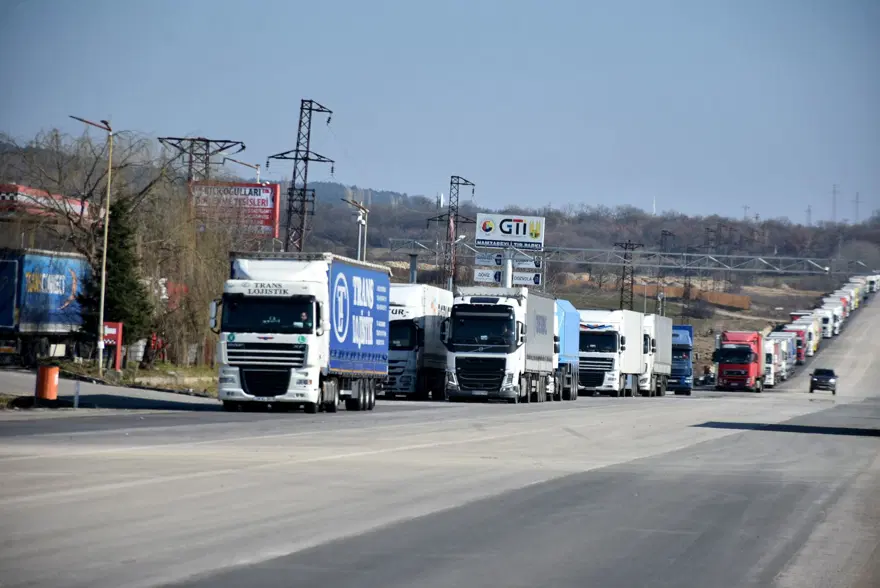 Hamzabeyli Sınır Kapısı'nda 10 kilometre TIR kuyruğu 10