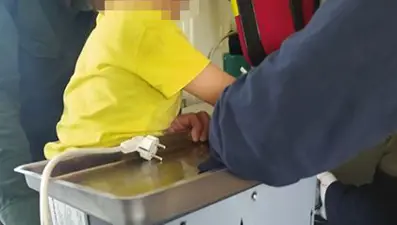 4 yaşındaki çocuk elini kıyma makinesine kaptırdı