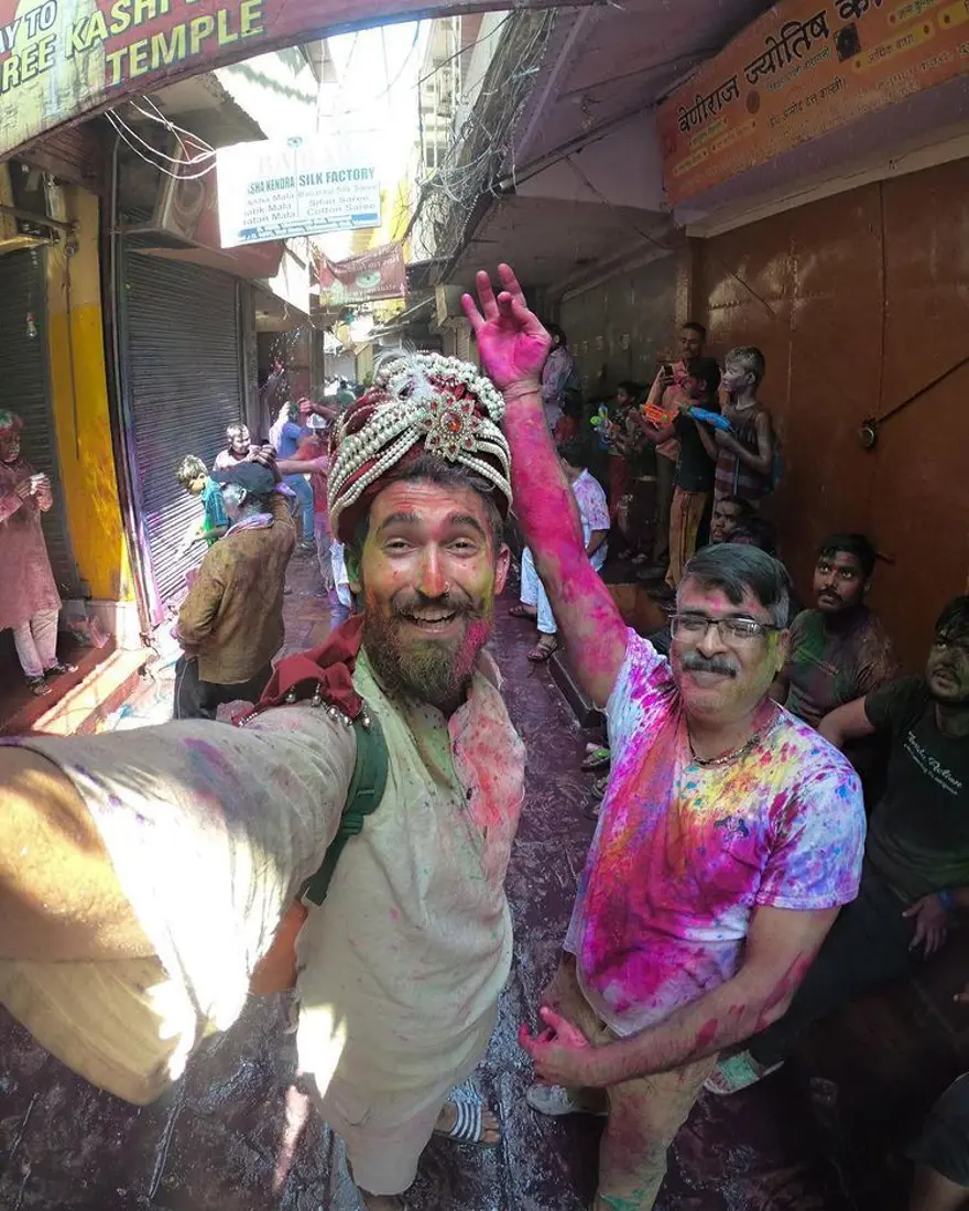 Türk gezgin Berkan Bilgiç bileklik satarak 40 ülke gezdi 13