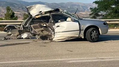 Yolcu minibüsü ile otomobil çarpıştı: 11 yaralı