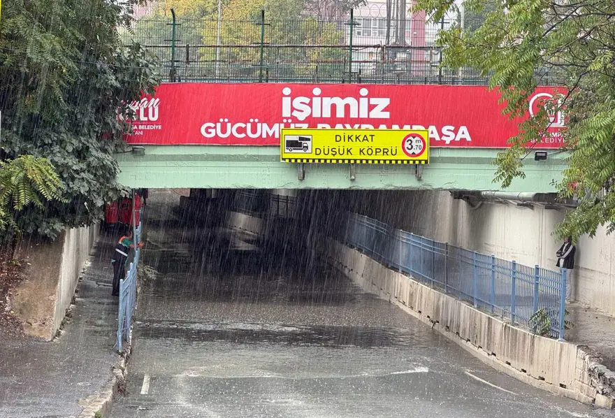 İstanbul için uyarı verilmişti: Kuvvetli yağış etkisini gösteriyor 5