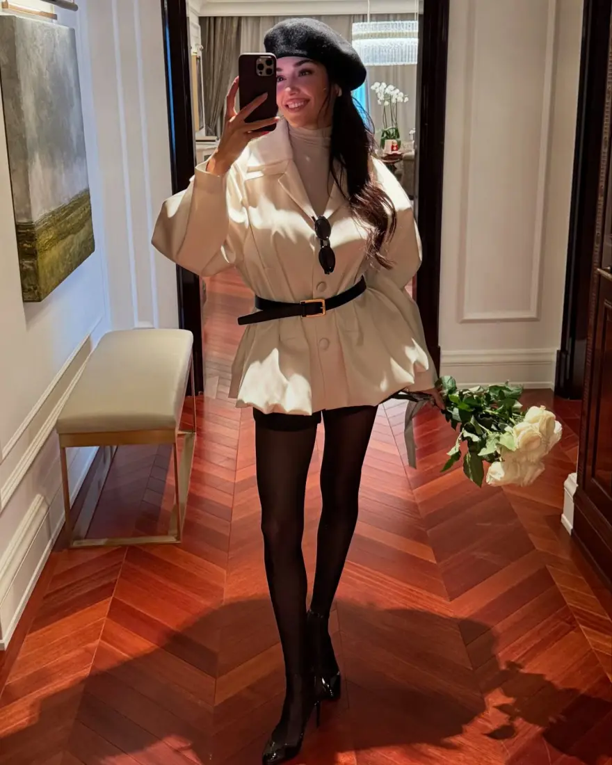 Hande Erçel'in gala pozlarına beğeni yağdı 1