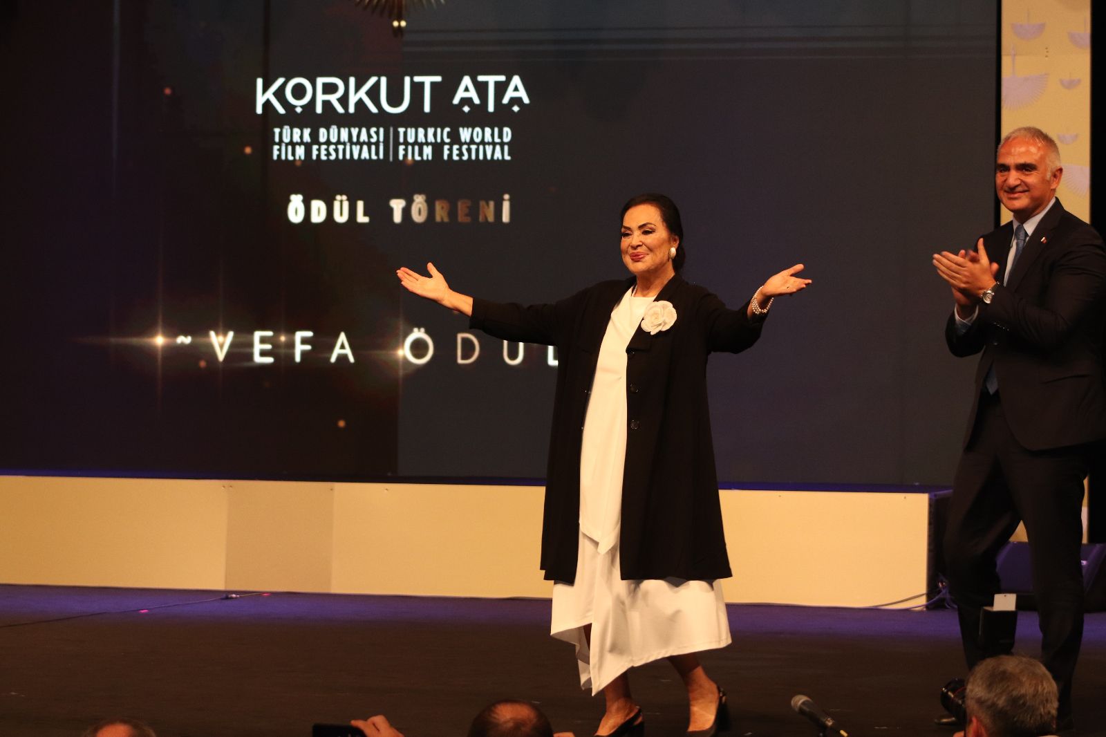 Korkut Ata Türk Dünyası Film Festivali ödülleri sahiplerini buldu: Türkan Şoray ayakta alkışlandı