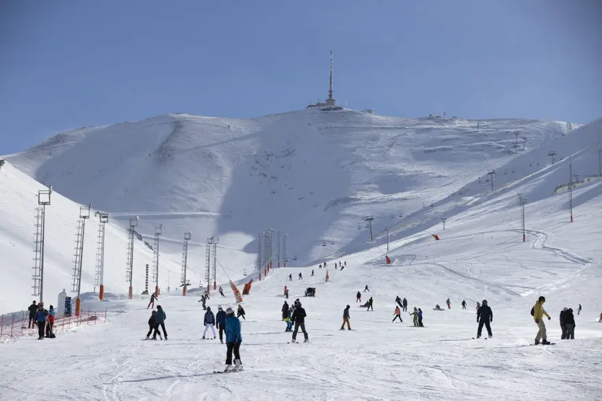 Sezona başlayan Palandöken ilk günden doldu 
