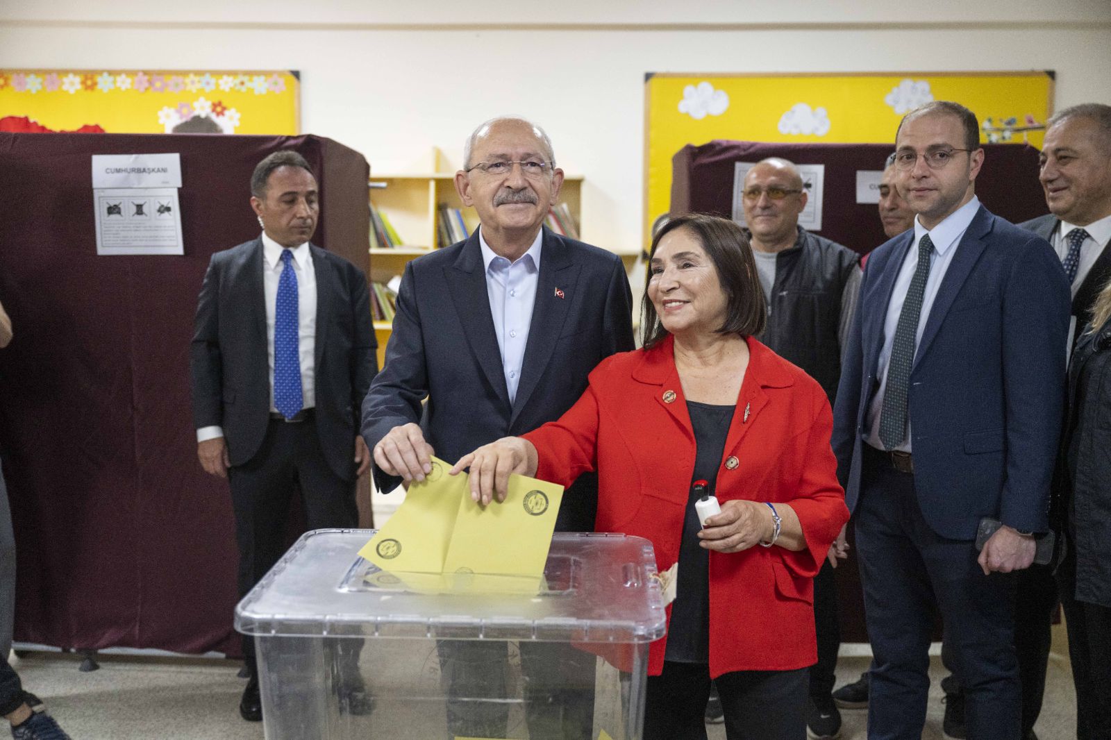 Kılıçdaroğlu, oy kullandığı sandıktan 1'inci çıktı