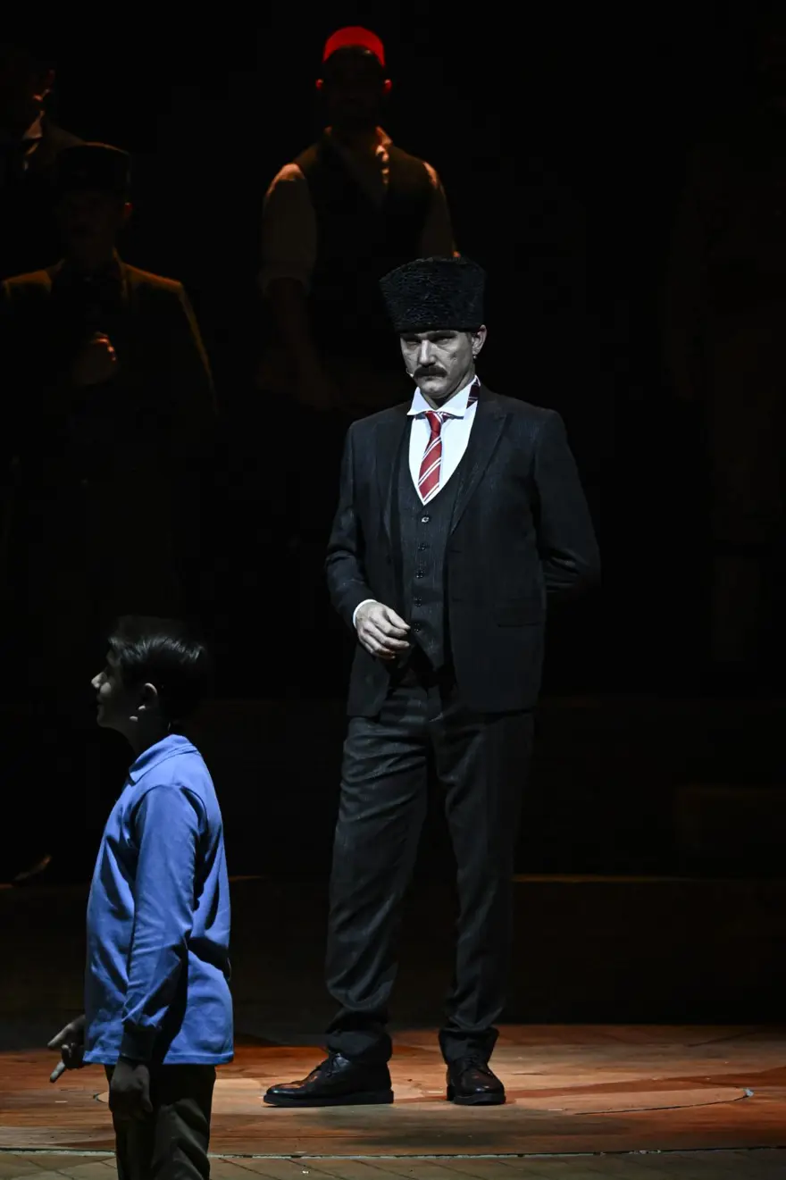 "Cumhuriyete Doğru" oyunu Ankara'da "perde" dedi 7 "Cumhuriyete Doğru" oyunu Ankara'da "perde" dedi 7