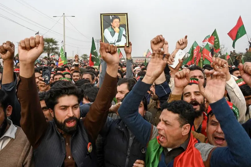 Pakistan'da seçim krizi: İmran Han'ın partisi sonucu protesto ediyor 3