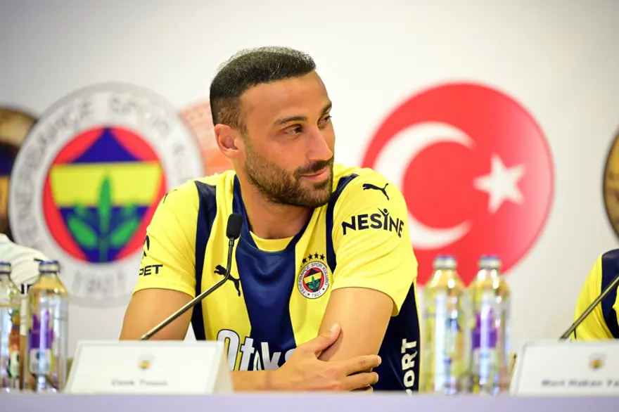 Fenerbahçe'de 5'i yeni transfer, 7 futbolcu için imza töreni düzenlendi 5 Fenerbahçe'de 5'i yeni transfer, 7 futbolcu için imza töreni düzenlendi 5