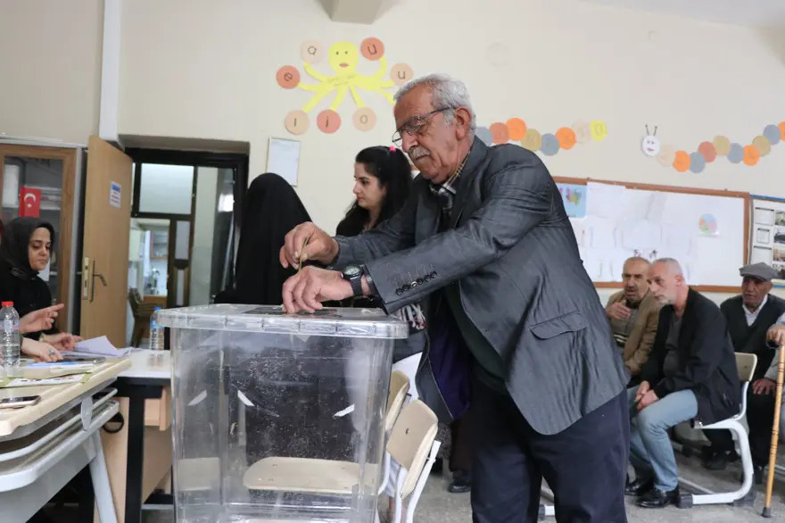 Deprem bölgesinde seçimin ikinci turu 12