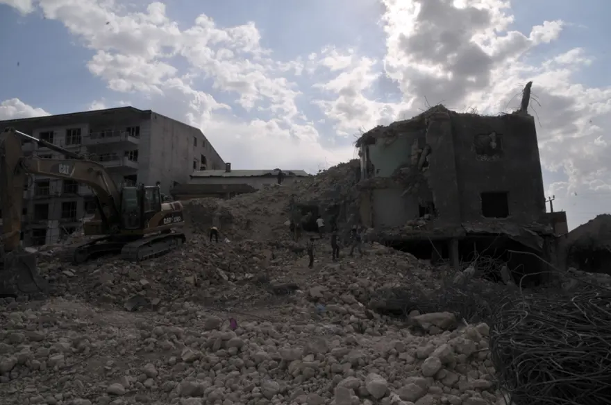 Hakkari'de 1300 bina yıkıldı 2