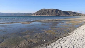 Bakanlıktan, Salda Gölü kıyısındaki renk değişikliği iddialarına ilişkin açıklama Bakanlıktan, Salda Gölü kıyısındaki renk değişikliği iddialarına ilişkin açıklama