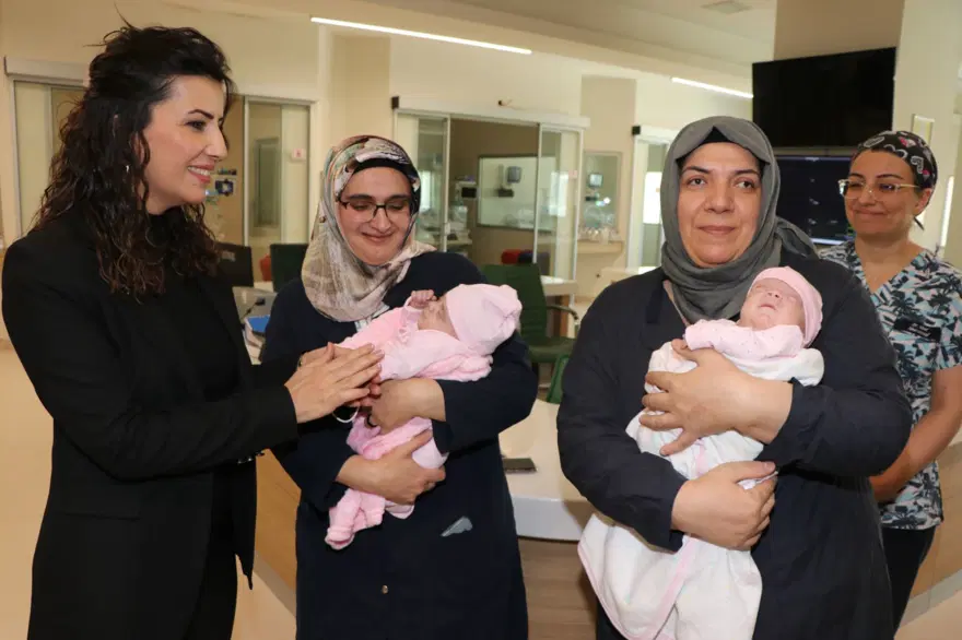 Organları gelişmeden doğdular, aylarca yoğun bakımda kaldılar... 2 bebeğin mucize kurtuluşu 7