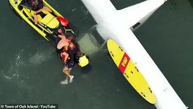 30 saniyede kurtarma operasyonu: Uçak denize düştü, pilot sağ çıktı