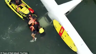 30 saniyede kurtarma operasyonu: Uçak denize düştü, pilot sağ çıktı
