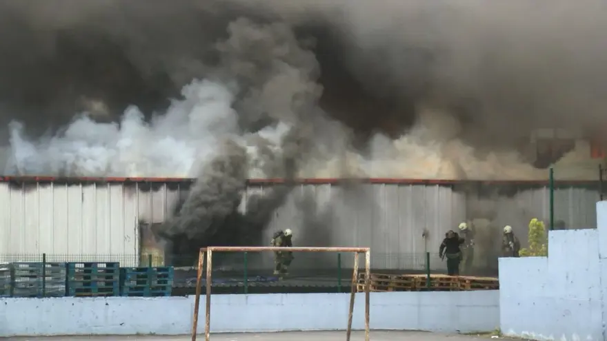İstanbul'da depo yangını 4 İstanbul'da depo yangını 4