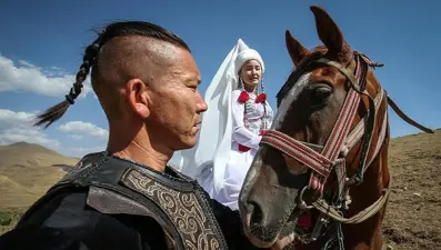 Kırgız kültürü ekmek kapıları oldu