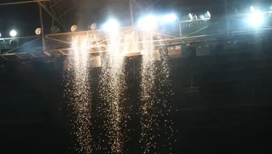 Şampiyonluk kutlamalarında korkutan olay: Kıvılcımlar içinde kaldılar