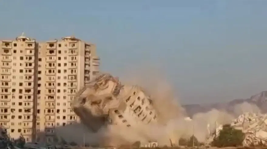 Hatay’da 16 katlı rezidans dinamitle yıkıldı 3 Hatay’da 16 katlı rezidans dinamitle yıkıldı 3