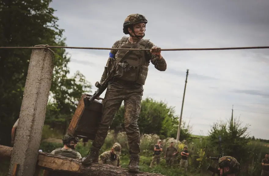 Ukraynalı kadınlar cephede görev almak için hazırlık yapıyor 58 Ukraynalı kadınlar cephede görev almak için hazırlık yapıyor 58