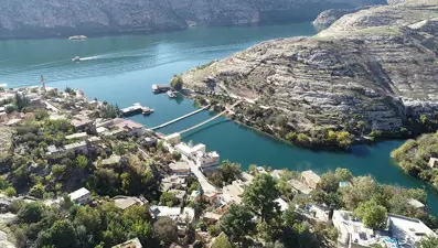 Tarihi taş evleriyle öne çıkan Halfeti'de sonbahar