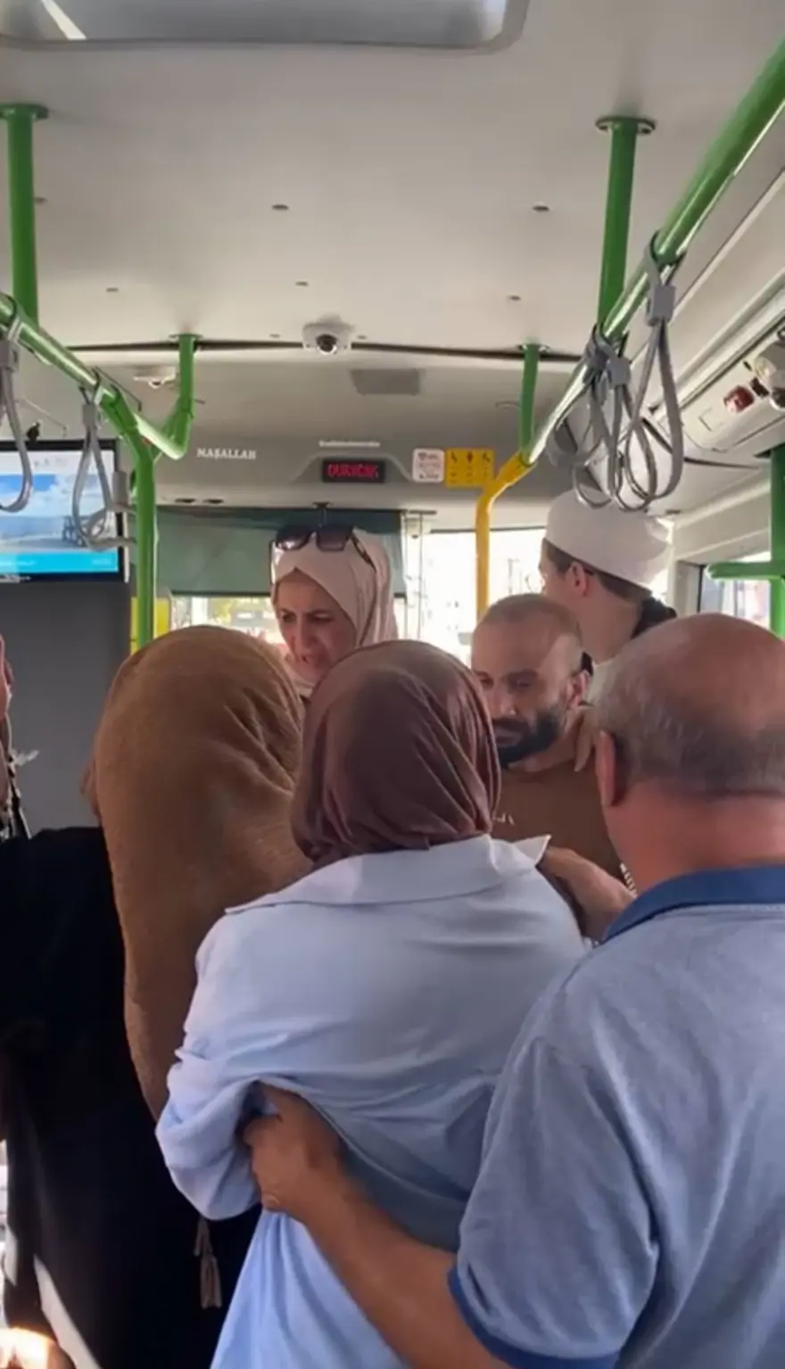 İETT otobüsünde "kart basma" kavgası: Şoförün kafasına yumruk attı 3