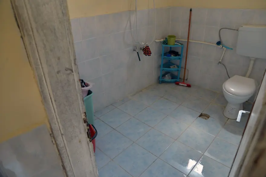 Yaşlı kadına akraba dehşeti: Banyoda çekiçle dövüp, yüzüğünü ve cep telefonunu çaldı 1 Yaşlı kadına akraba dehşeti: Banyoda çekiçle dövüp, yüzüğünü ve cep telefonunu çaldı 1