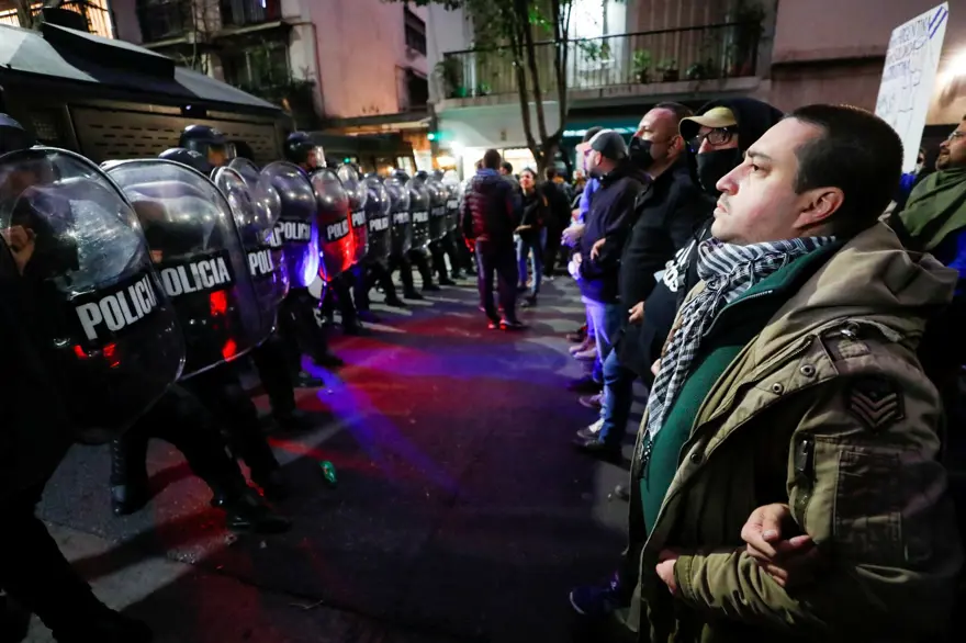 Arjantin'de Cumhurbaşkanı Yardımcısı dolandırıcılıkla suçlandı, sokaklar karıştı 2