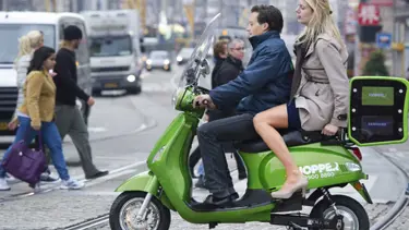 Avrupa'nın ilk kiralık motosikletleri trafikte