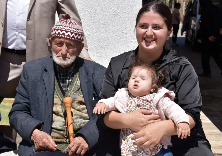 100 yaşındaki Mehmet dedenin uzun ömür sırrı: Her gün yediği 2 besin varmış 1 100 yaşındaki Mehmet dedenin uzun ömür sırrı: Her gün yediği 2 besin varmış 1