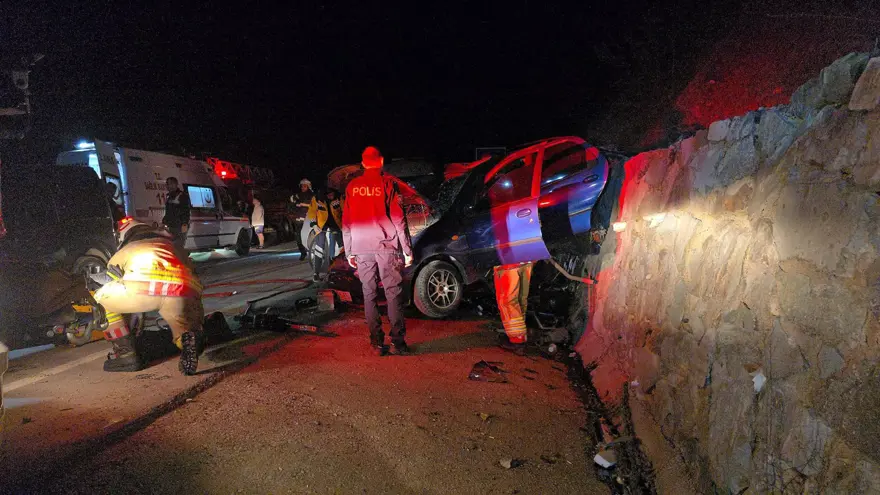 Düzce'de 3 araçlık feci kaza: 1 ölü, 4 yaralı 1