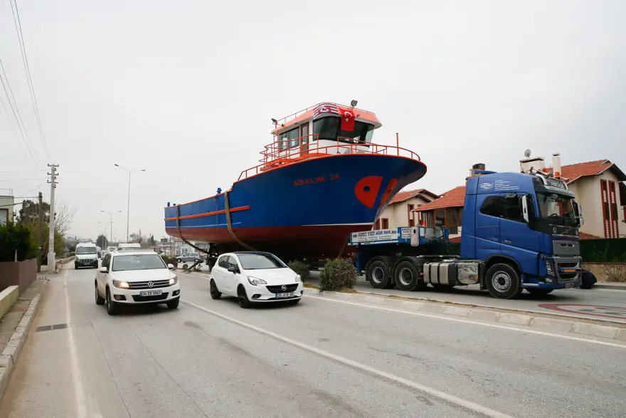 TIR arızalandı, karayolu ulaşıma kapandı 1 TIR arızalandı, karayolu ulaşıma kapandı 1