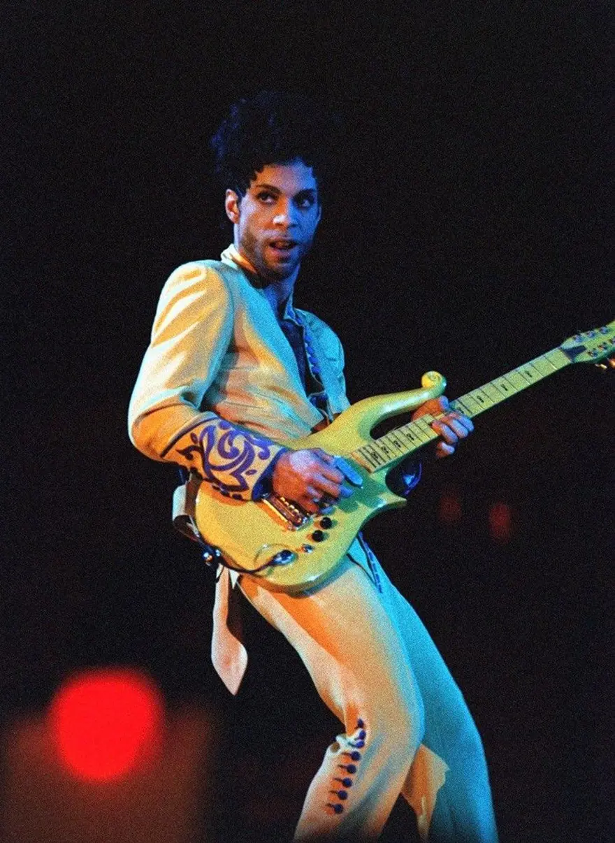 Öldükten sonra bile para kazanmaya devam ediyorlar: 2024'ün en çok kazanan ünlüleri 4