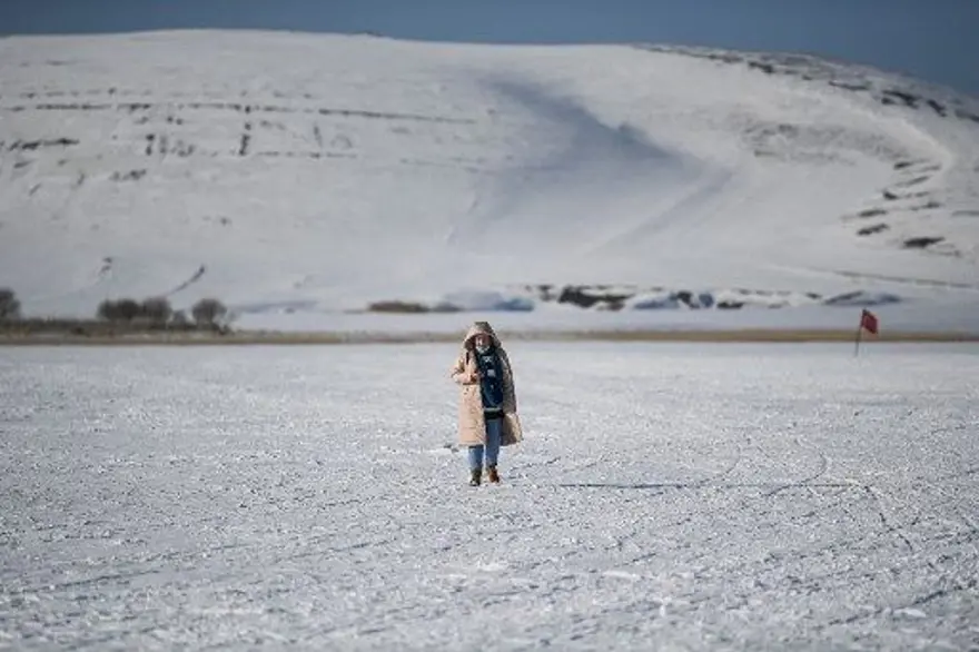 Çıldır gölü Fransız medyasını hayran bıraktı: Donmuş Türk gölü boyunca atlı kızak yolculuğu 7