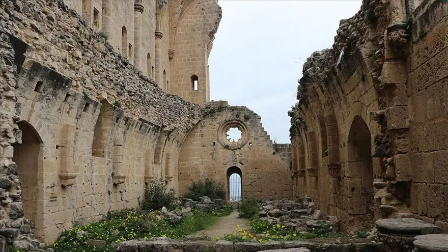 KKTC'de gotik mimarinin en güzeli: Bellapais Manastırı 5