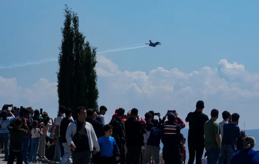 SOLOTÜRK'ten Çanakkale'de uçuş 