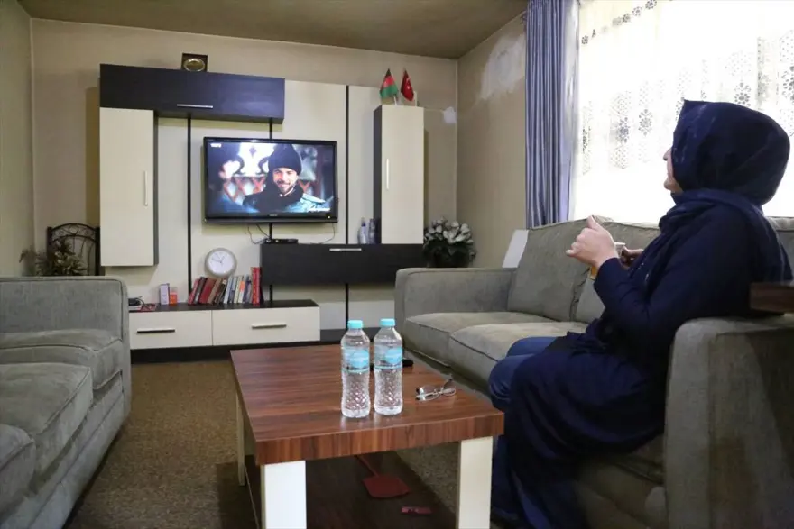 KABİL'DE TEK BAŞINA YAŞIYOR 6