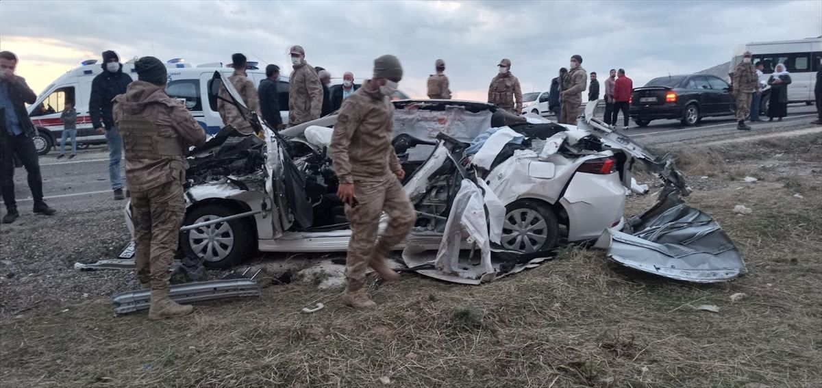 Diyarbakır'da feci kaza: 2'si çocuk 5 kişi yaşamını yitirdi