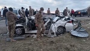 Diyarbakır'da feci kaza: 2'si çocuk 5 kişi yaşamını yitirdi Diyarbakır'da feci kaza: 2'si çocuk 5 kişi yaşamını yitirdi
