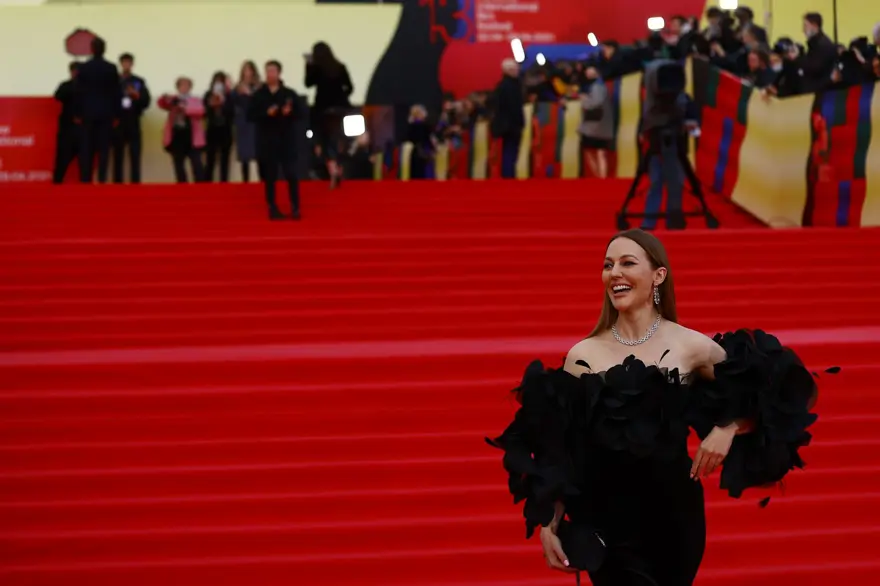 Meryem Uzerli Moskova Uluslarası Film Festivali'nin kırmızı halısında 1