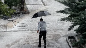 Ankara'da dolu ve sağanak hayatı felç etti Ankara'da dolu ve sağanak hayatı felç etti