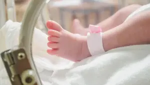 İran’da 7 günlük bebek corona virüs nedeniyle hayatını kaybetti İran’da 7 günlük bebek corona virüs nedeniyle hayatını kaybetti