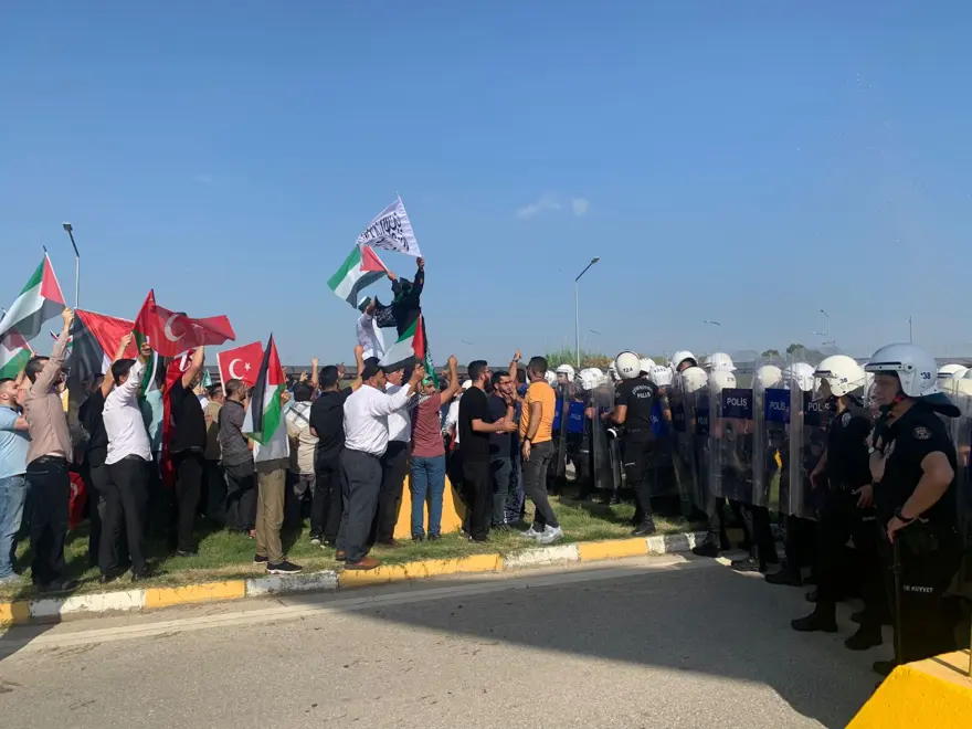 Protestocular İncirlik Hava Üssü'ne girmeye çalıştı 2