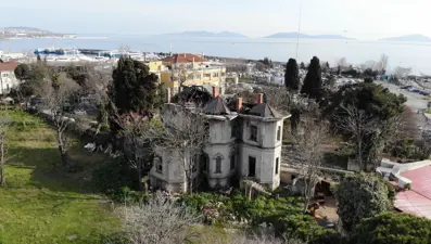 Kadıköy’deki 118 yıllık tarihi köşk harabeye döndü