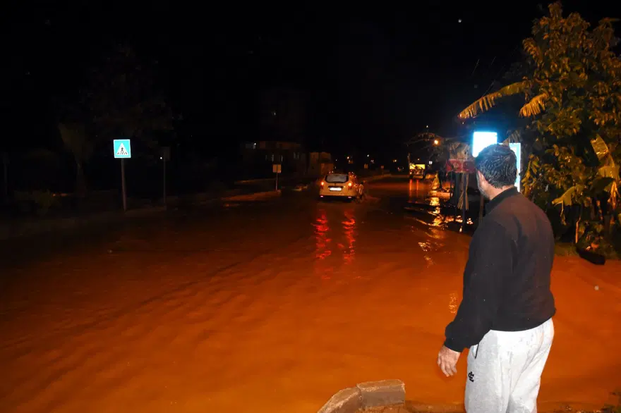 Alanya'da şiddetli yağış 2 Alanya'da şiddetli yağış 2