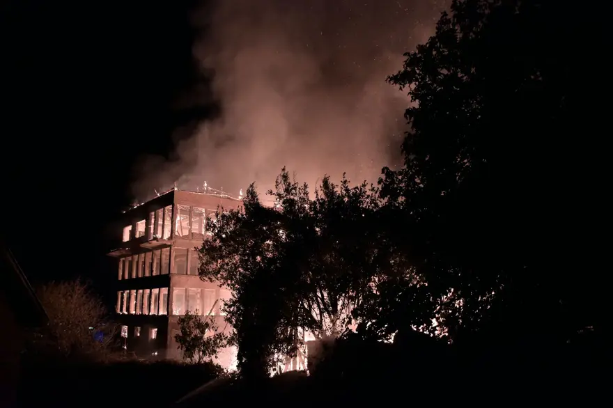 Bursa'da tarihi fabrikada korkutan yangın 25 Bursa'da tarihi fabrikada korkutan yangın 25