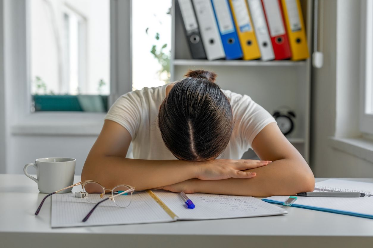 Uzun gelincik sendromu nedir? En çok kadınlar maruz kalıyor