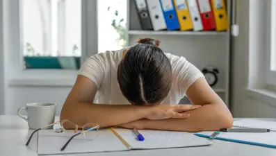 Uzun gelincik sendromu nedir? En çok kadınlar maruz kalıyor