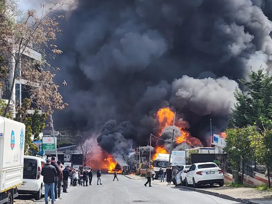 İkitelli'de kimya deposunda büyük yangın 1 İkitelli'de kimya deposunda büyük yangın 1