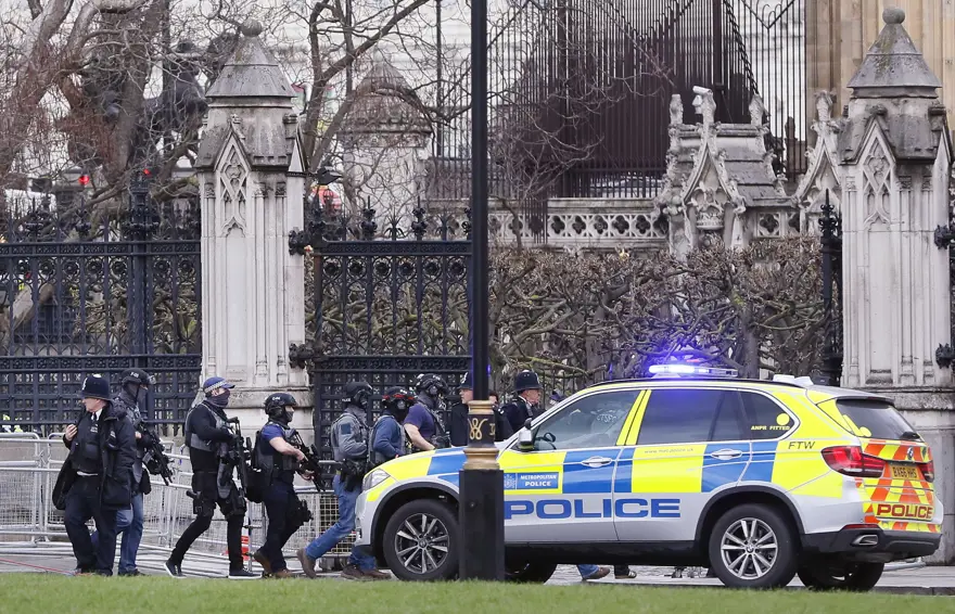 Londra'da silah sesleri (Olay yerinden ilk kareler) 26