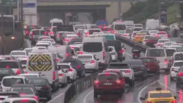 İstanbul trafiğinde cuma akşamı yoğunluğu
